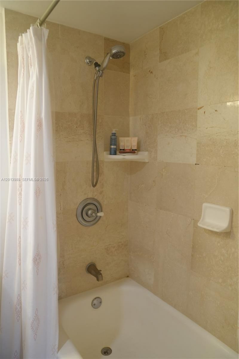 2851 NE 183rd St , Unit 1107E, Aventura, FL 33160 Photo