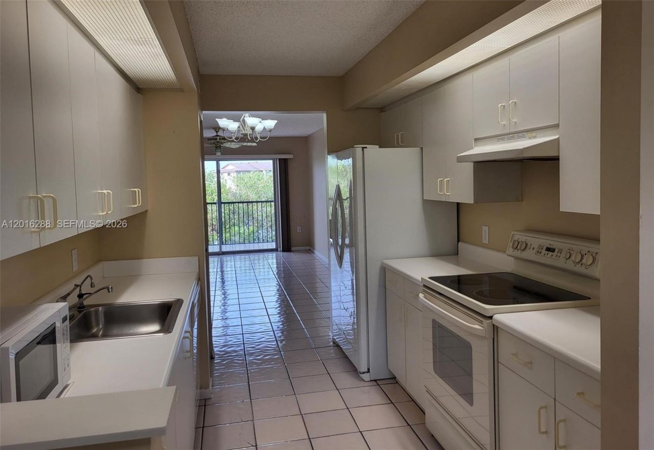 13705 SW 12th St, Unit 304B, Pembroke Pines, FL 33027 Photo