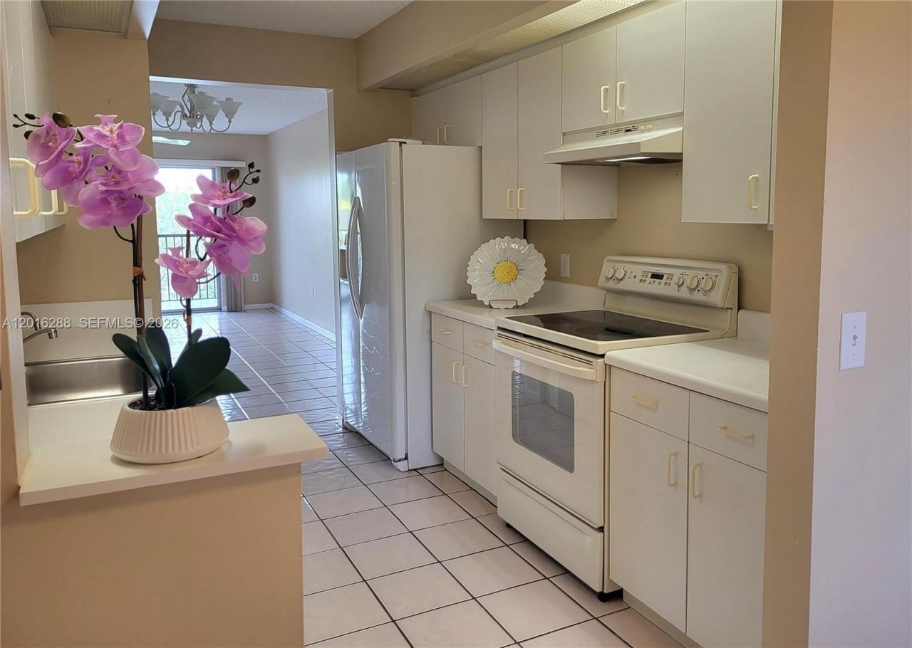 13705 SW 12th St, Unit 304B, Pembroke Pines, FL 33027 Photo