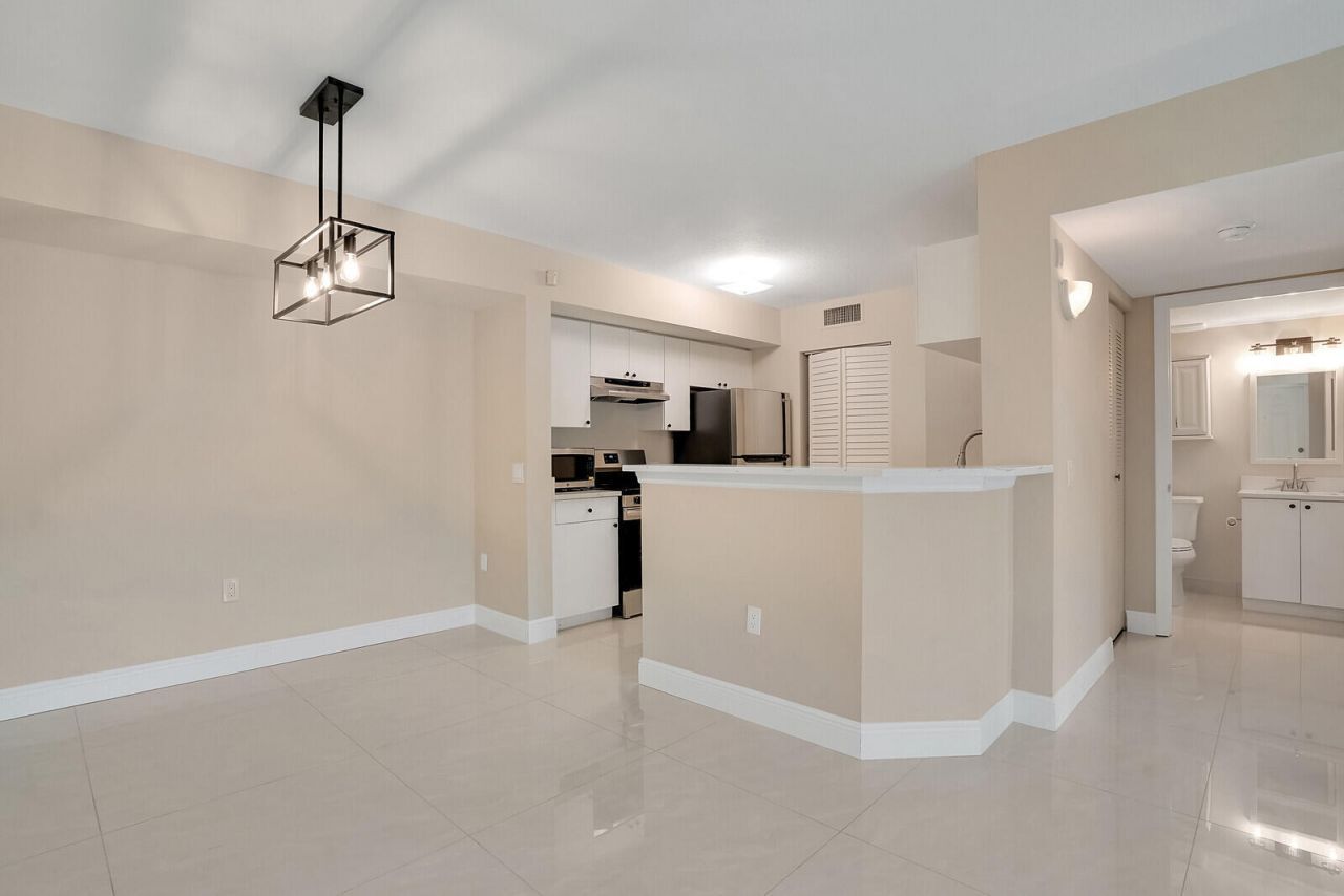 611 Villa Circle, Boynton Beach, FL 33435 Photo