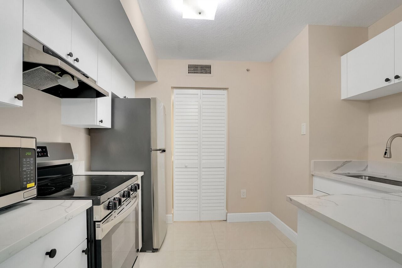 611 Villa Circle, Boynton Beach, FL 33435 Photo