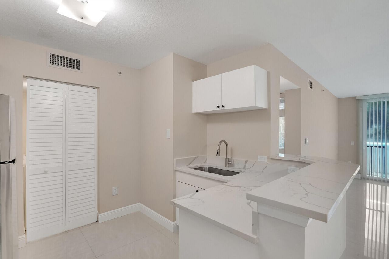 611 Villa Circle, Boynton Beach, FL 33435 Photo