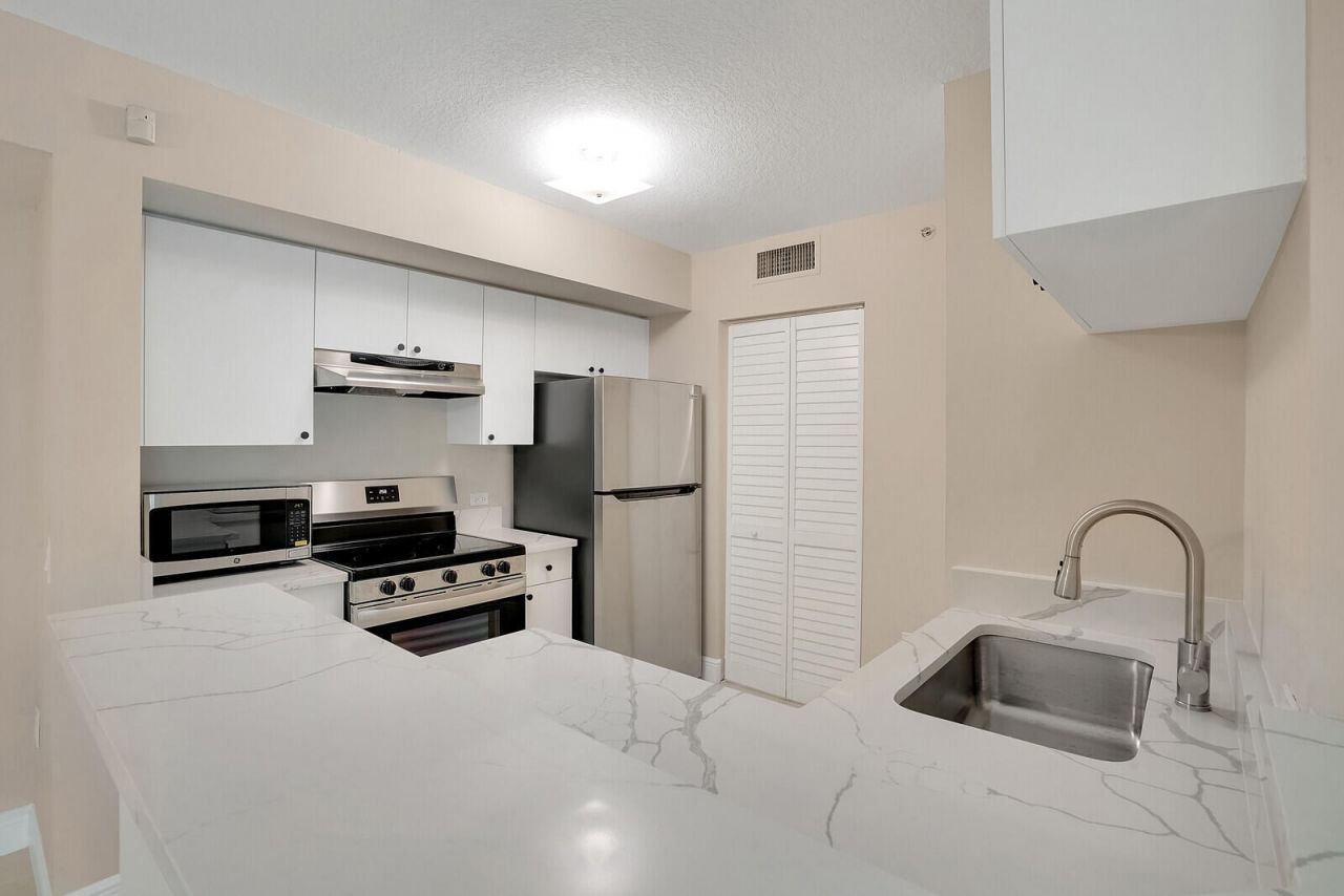 611 Villa Circle, Boynton Beach, FL 33435 Photo
