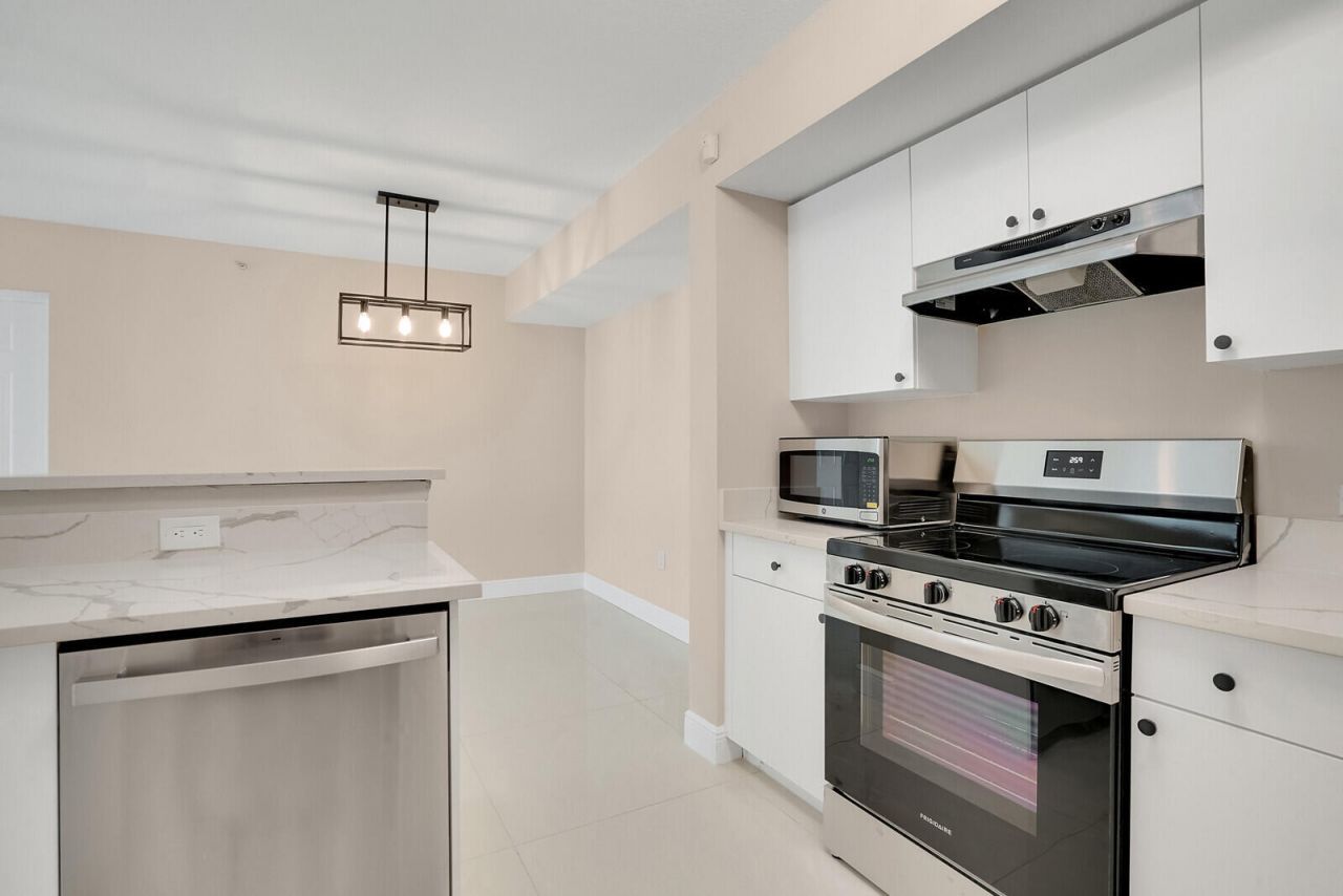 611 Villa Circle, Boynton Beach, FL 33435 Photo