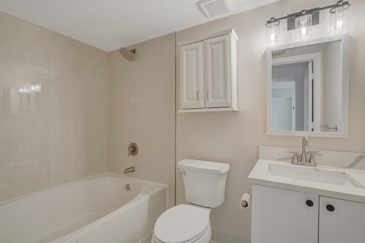 611 Villa Circle, Boynton Beach, FL 33435 Photo