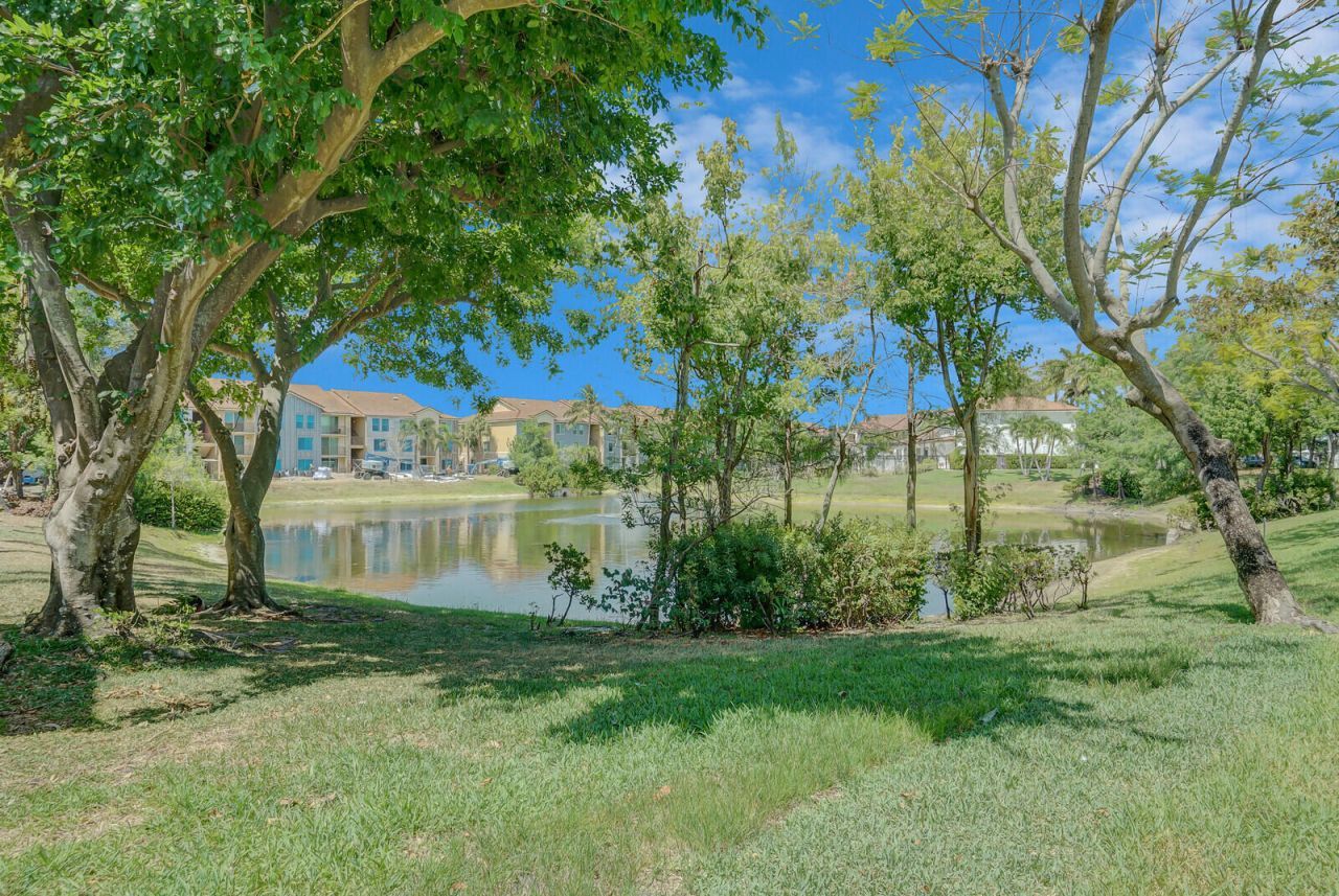 611 Villa Circle, Boynton Beach, FL 33435 Photo