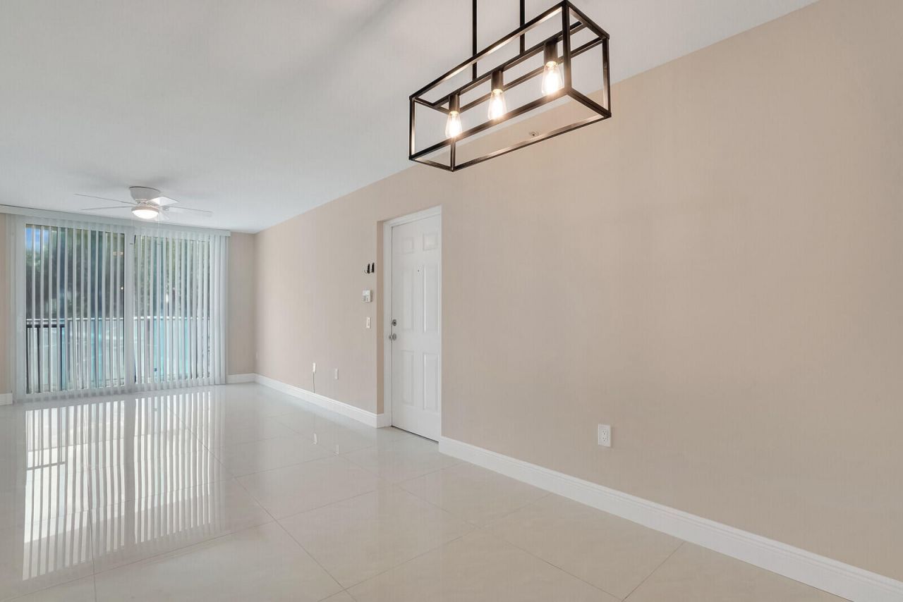 611 Villa Circle, Boynton Beach, FL 33435 Photo