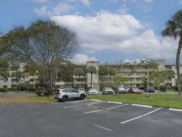2905 Victoria Place, Unit G4, Coconut Creek, FL 33066
