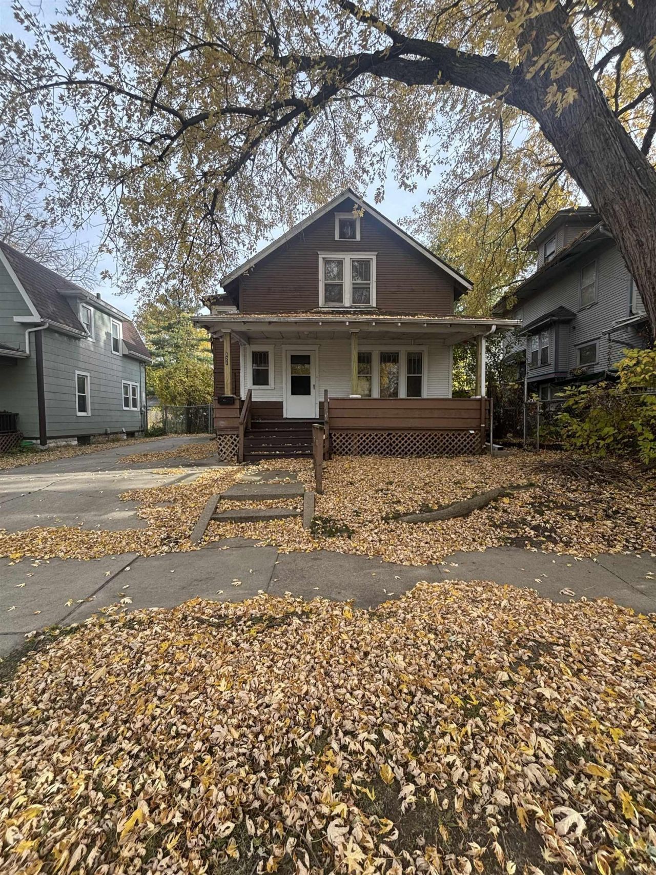 821 W Mullan Avenue, Waterloo, IA 50701 Main Photo