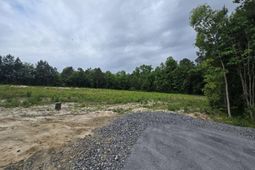 545 New Regenia Place photo 4