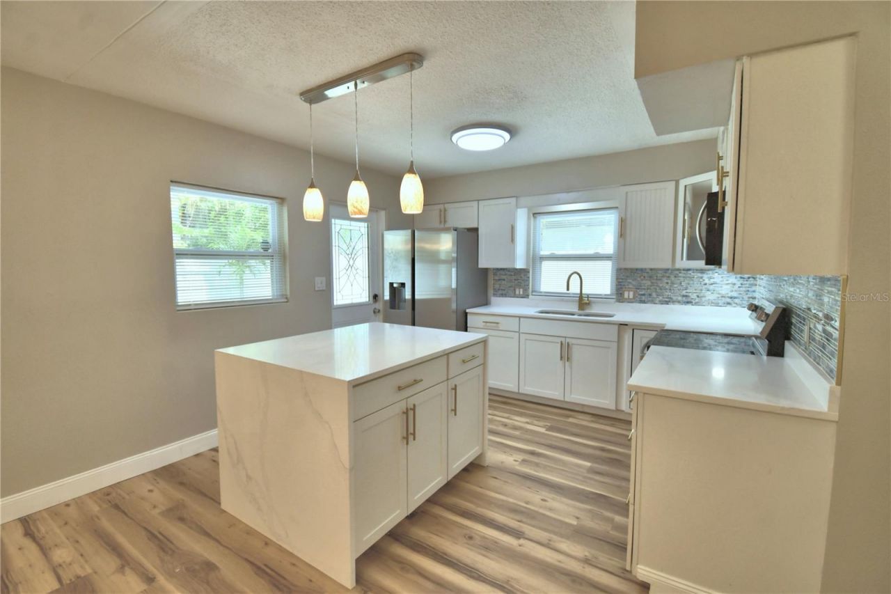3553 Center Circle , Largo, FL 33774 Photo