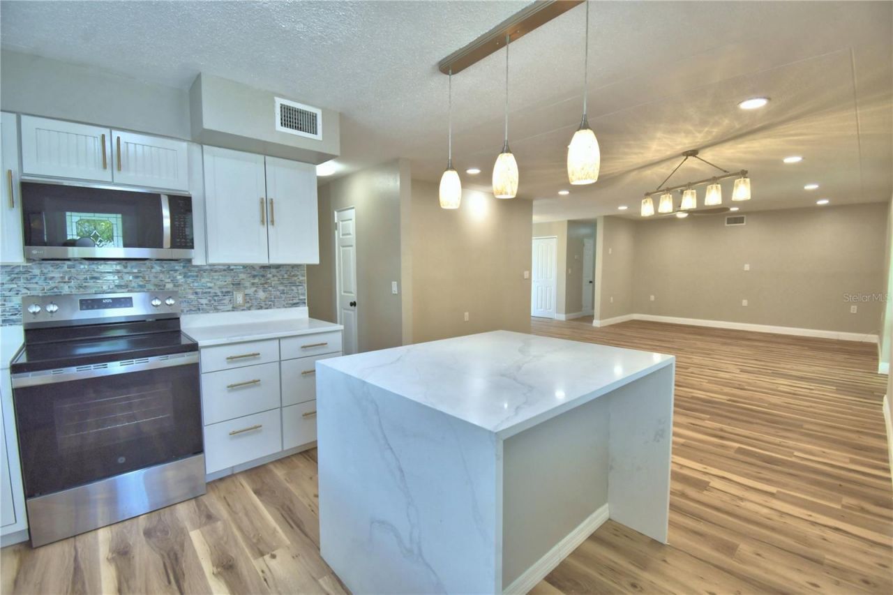3553 Center Circle , Largo, FL 33774 Photo