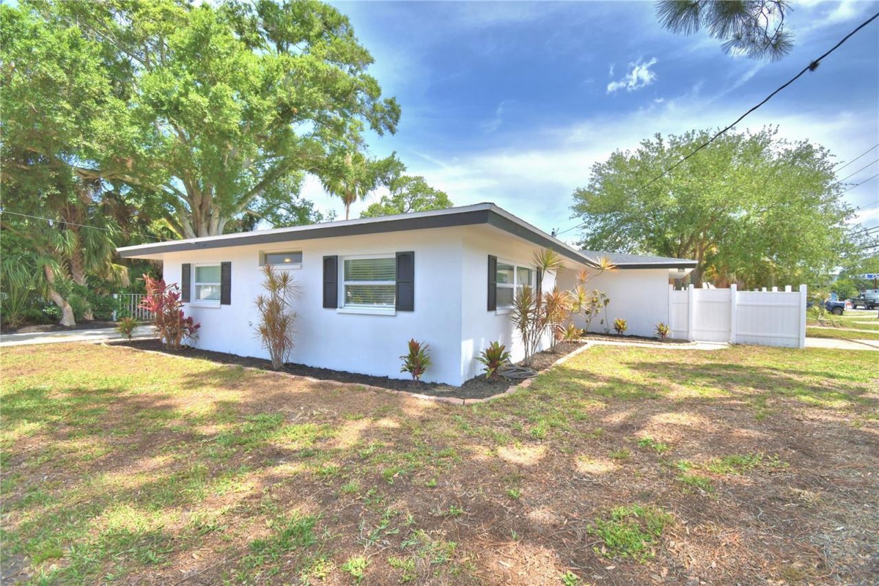 3553 Center Circle , Largo, FL 33774 Photo