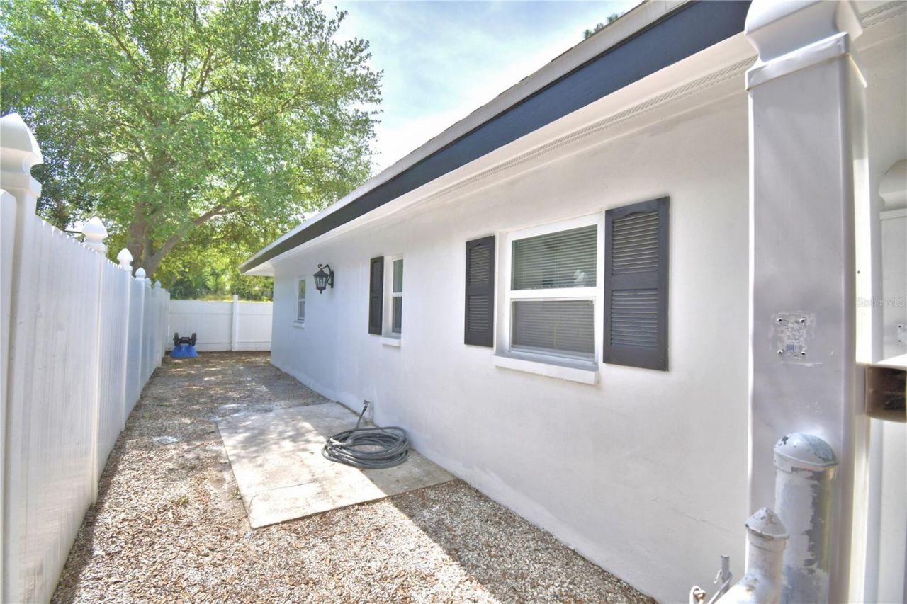 3553 Center Circle , Largo, FL 33774 Photo