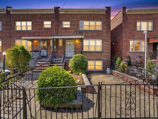 1124 E 213th Street , Bronx, NY 10469