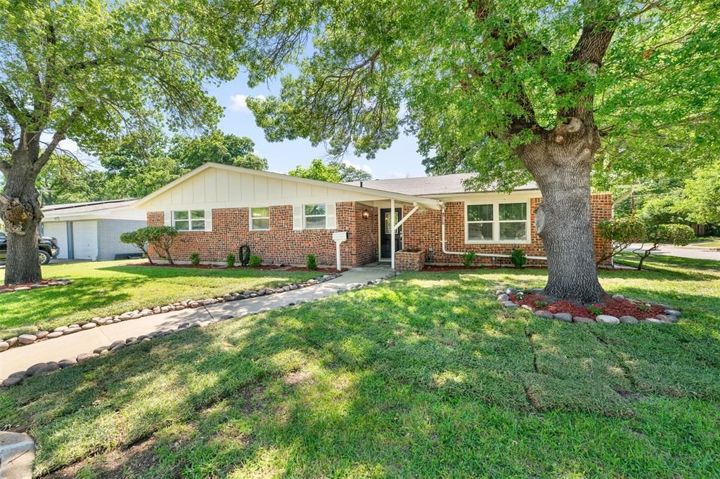 2133 Williams Place, Fort Worth, TX 76111 Main Photo
