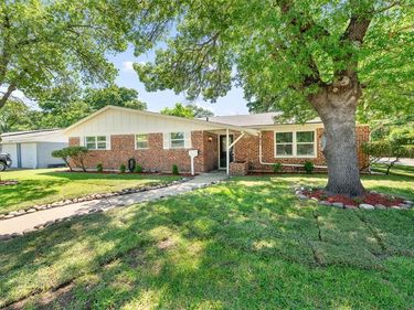 2133 Williams Place, Fort Worth, TX 76111