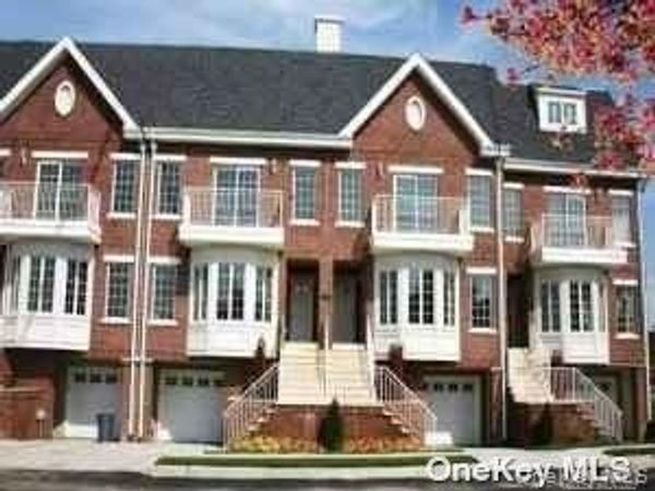 3-09 Soundview Lane , College Point, NY 11356