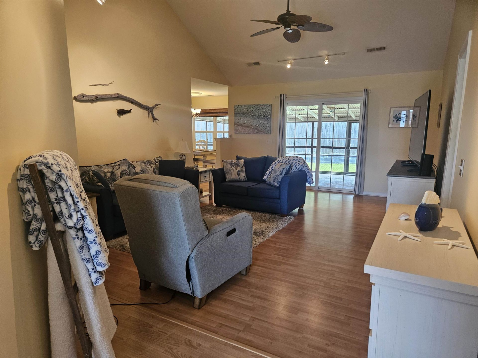 126 Balsa Dr. Photo 6