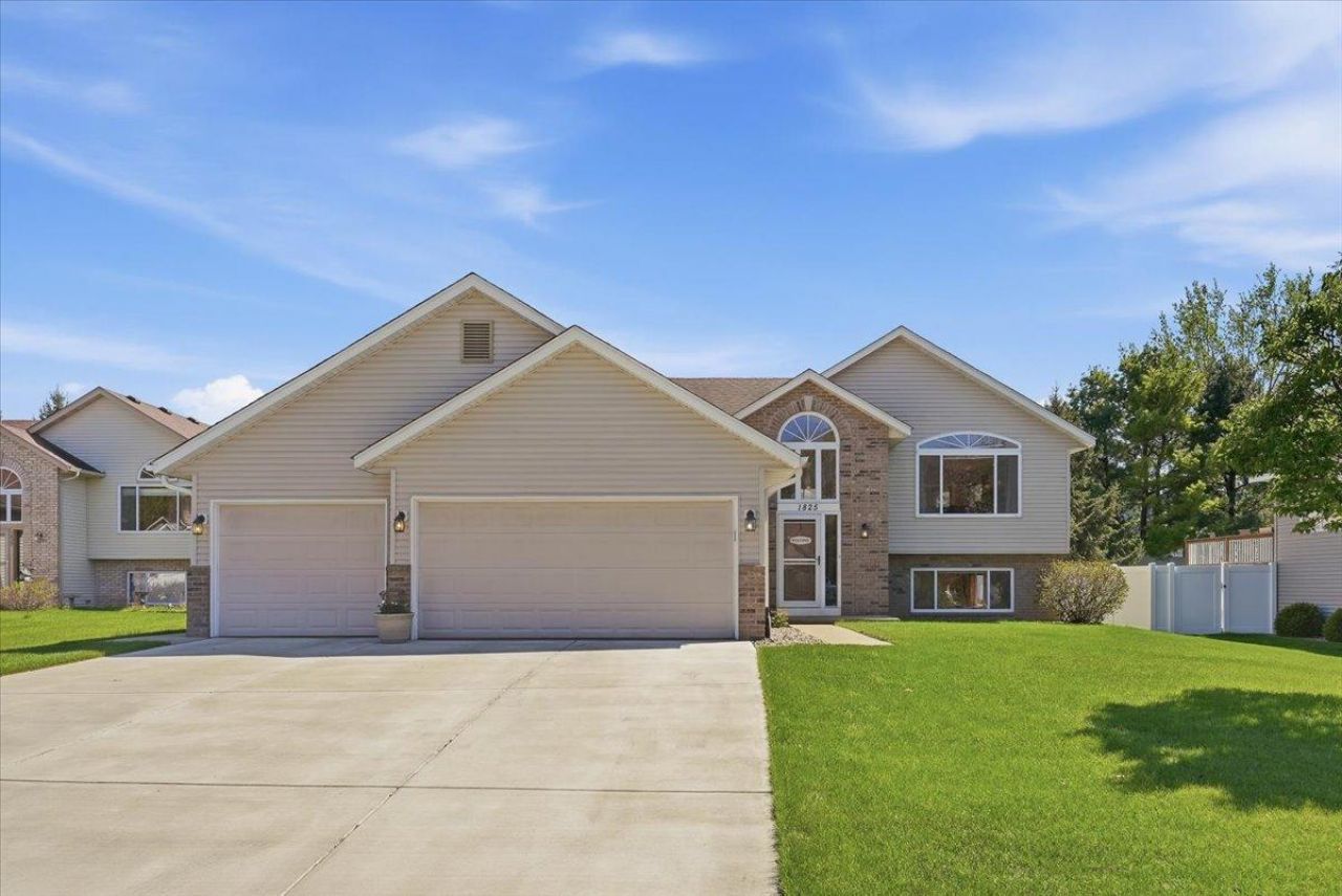 1825 Canton Road, Prescott, WI 54021