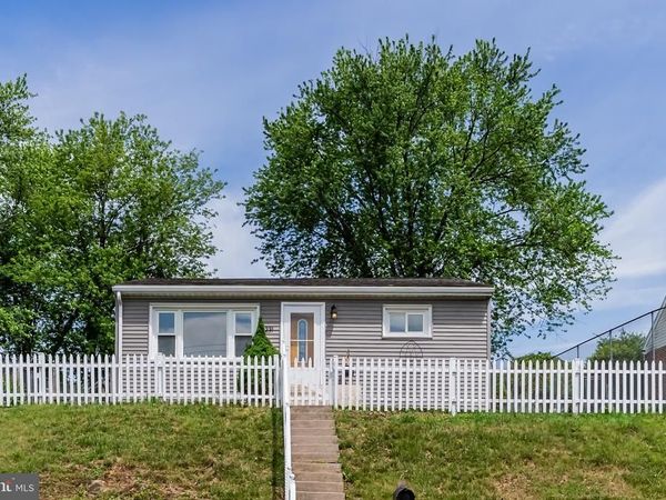 1231 E CARACAS AVENUE, HERSHEY, PA 17033