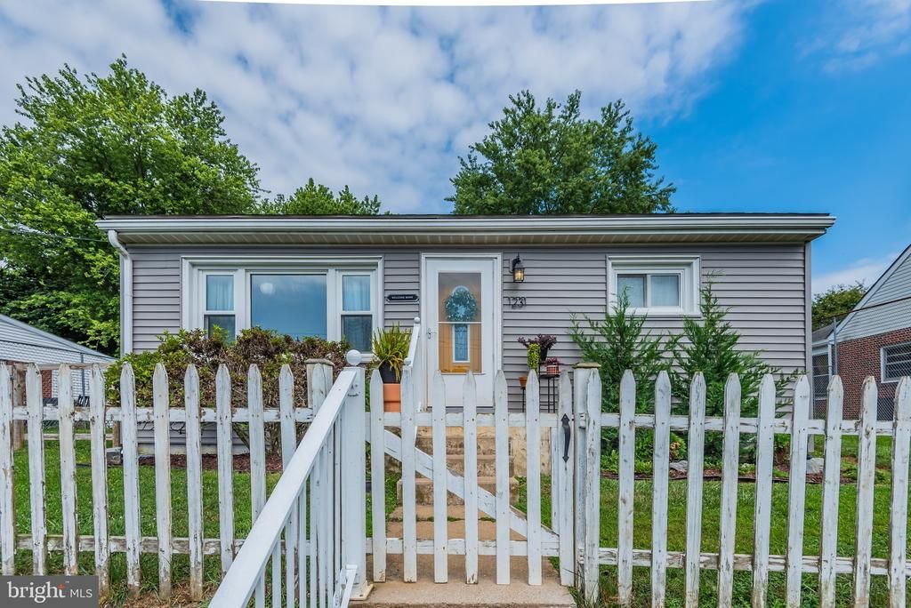 1231 E CARACAS AVENUE , HERSHEY, PA 17033