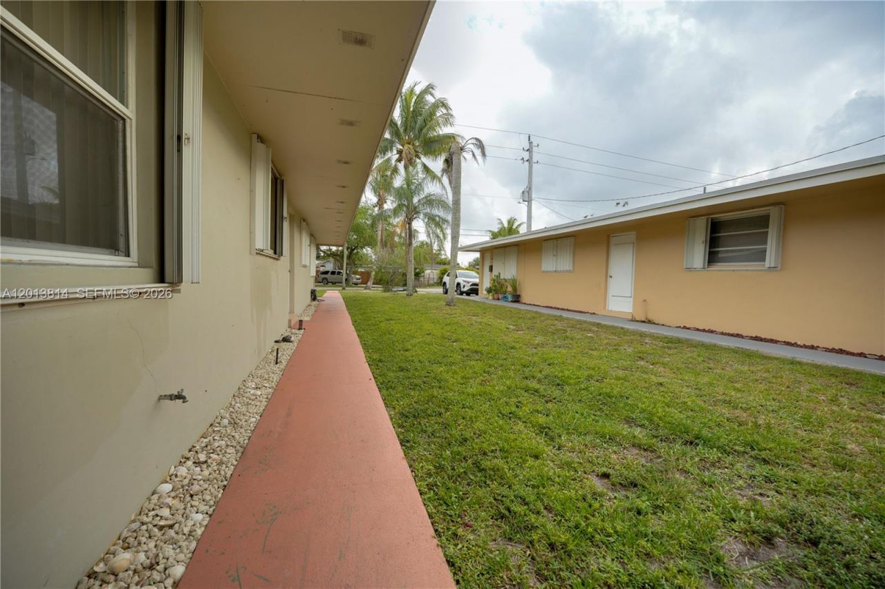 5825 Buchanan St , Unit 1, Hollywood, FL 33021 Photo