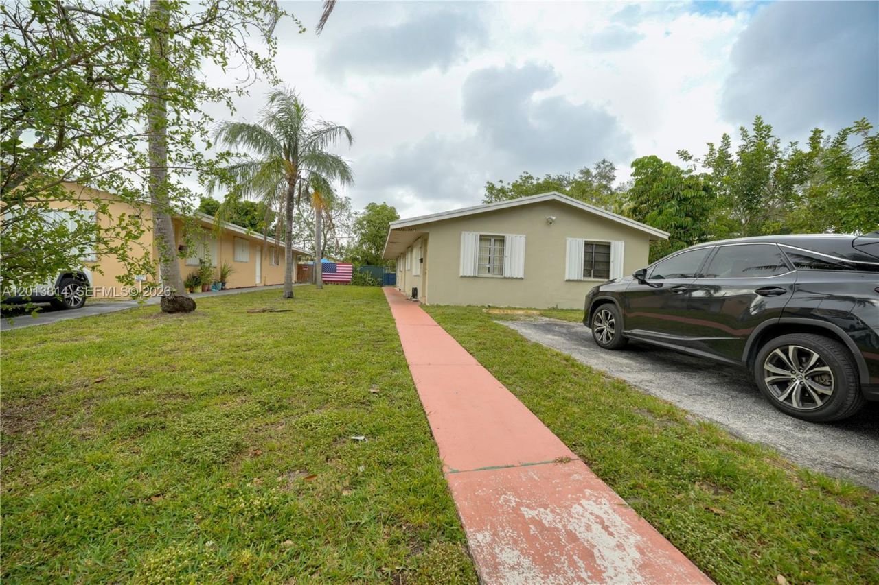 5825 Buchanan St , Unit 1, Hollywood, FL 33021 Photo