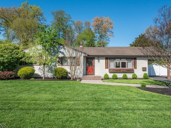 18 Evergreen Dr, Lincoln Park, NJ 07035