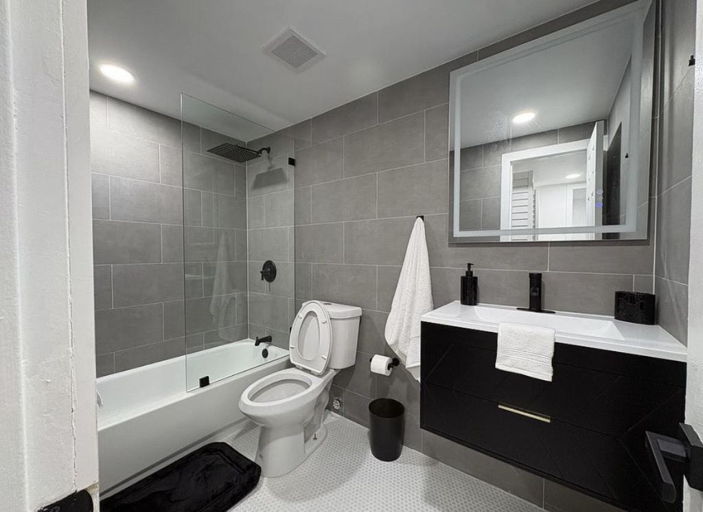 4265 NW South Tamiami Canal Drive, Unit 1-211, Miami, FL 33126 Photo