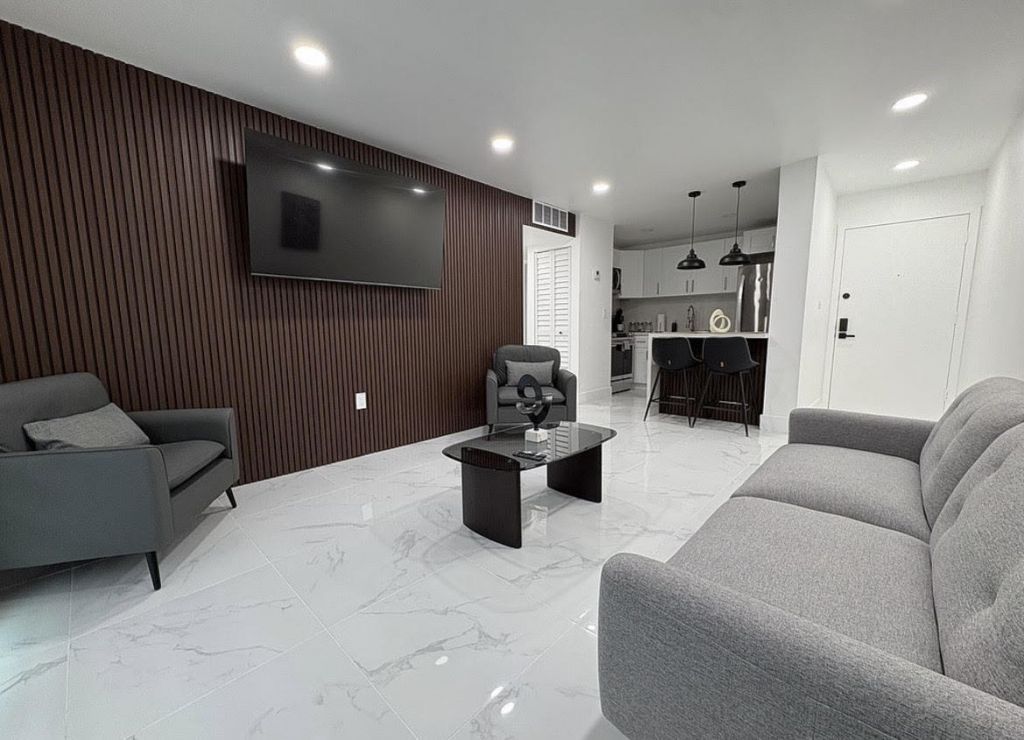 4265 NW South Tamiami Canal Drive, Unit 1-211, Miami, FL 33126 Photo