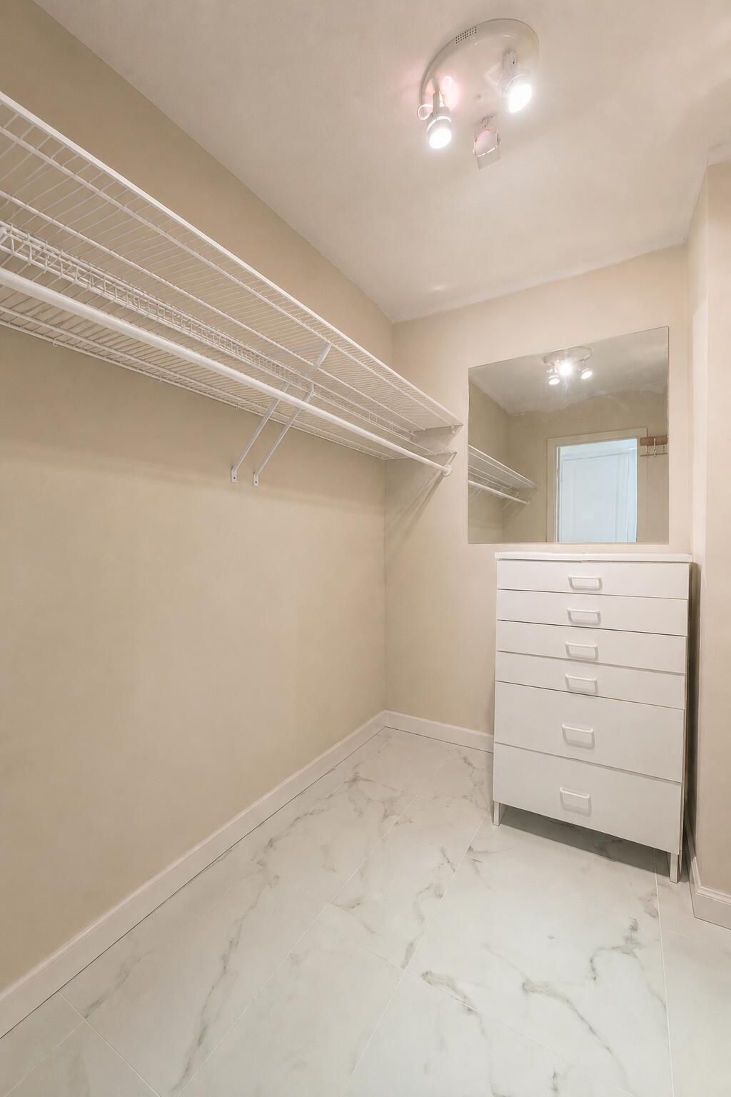 1160 N Federal Highway, Unit 215, Fort Lauderdale, FL 33304 Photo