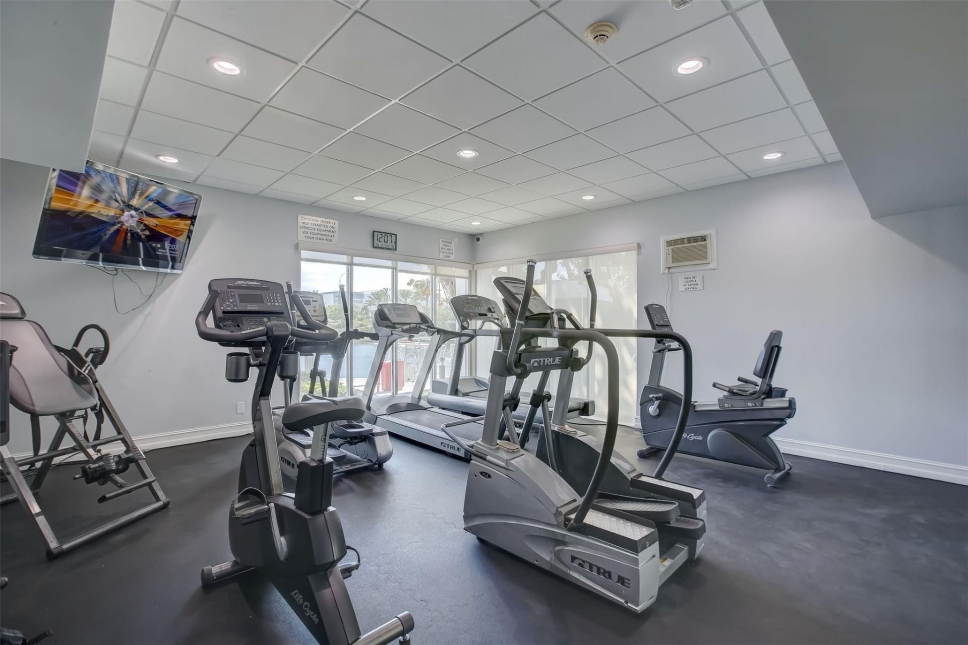 1160 N Federal Highway, Unit 215, Fort Lauderdale, FL 33304 Photo