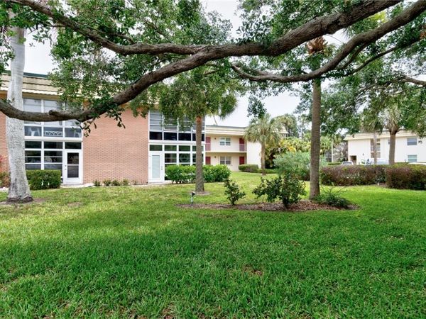 5 Vista Gardens Trail, Unit 202, Vero Beach, FL 32962