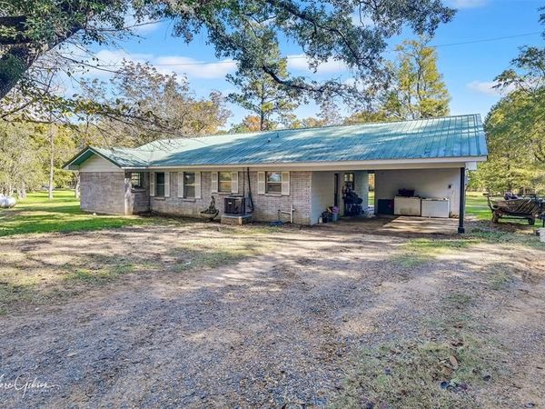 135 Poverty Point , Doyline, LA 71023