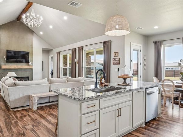 210 Lakecrest Drive, Muenster, TX 76252