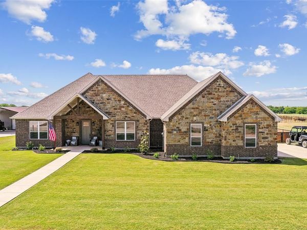 210 Lakecrest Drive, Muenster, TX 76252