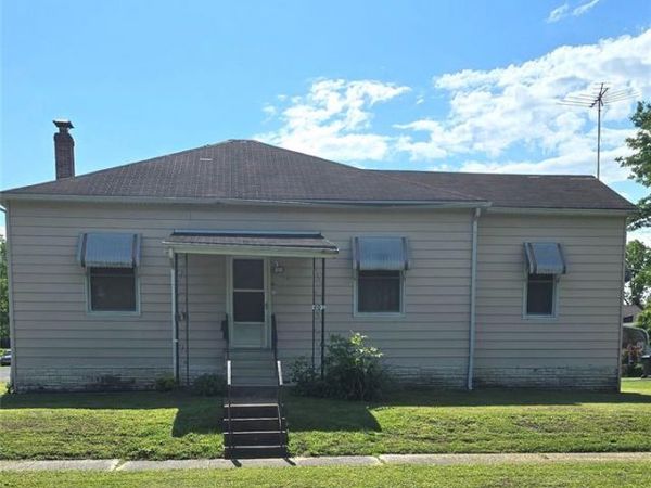 401 S Van Buren Street , New Athens, IL 62264