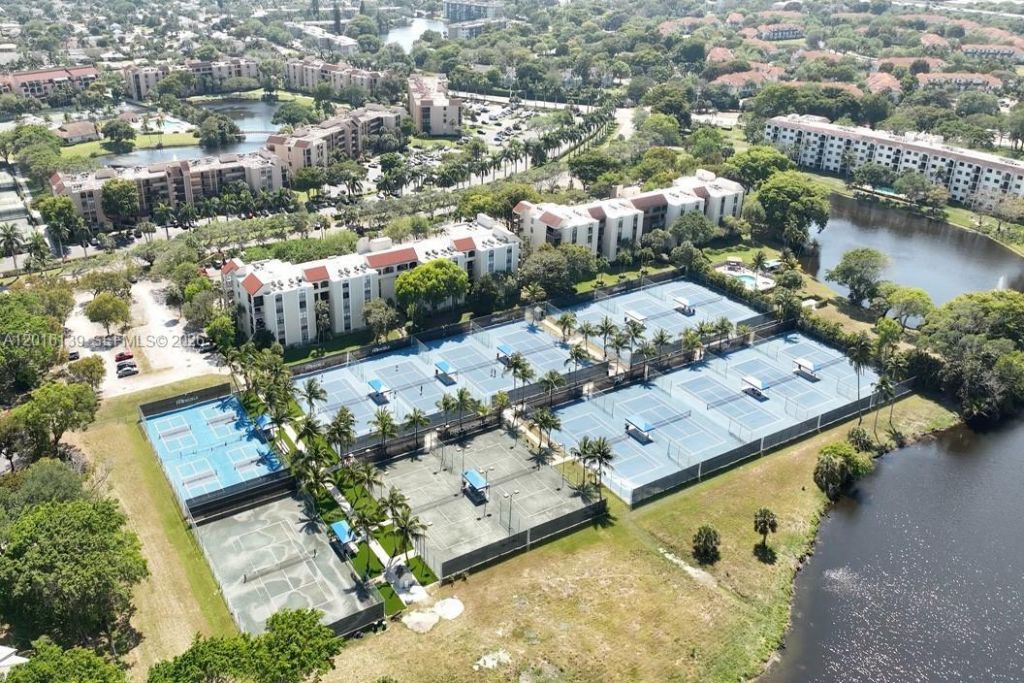 825 Egret Cir, Unit 110, Delray Beach, FL 33444 Photo