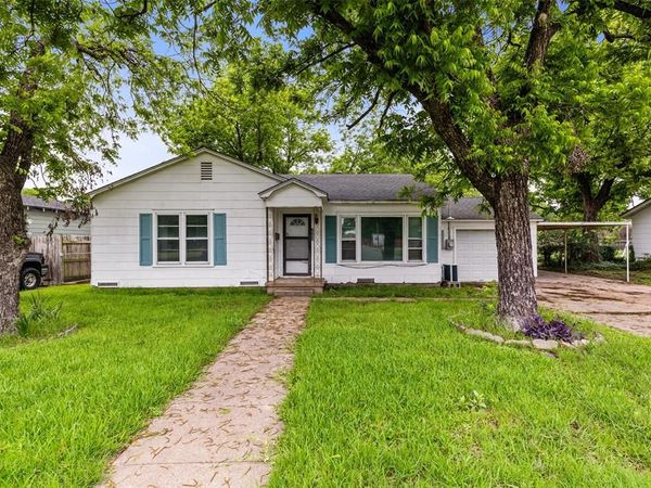 2700 Briarwood Lane, Bellmead, TX 76705