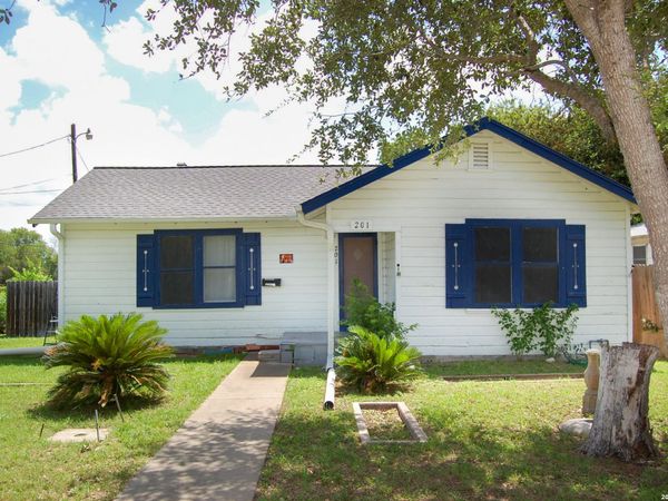 201 S ALTA VISTA ST, Beeville, TX 78102