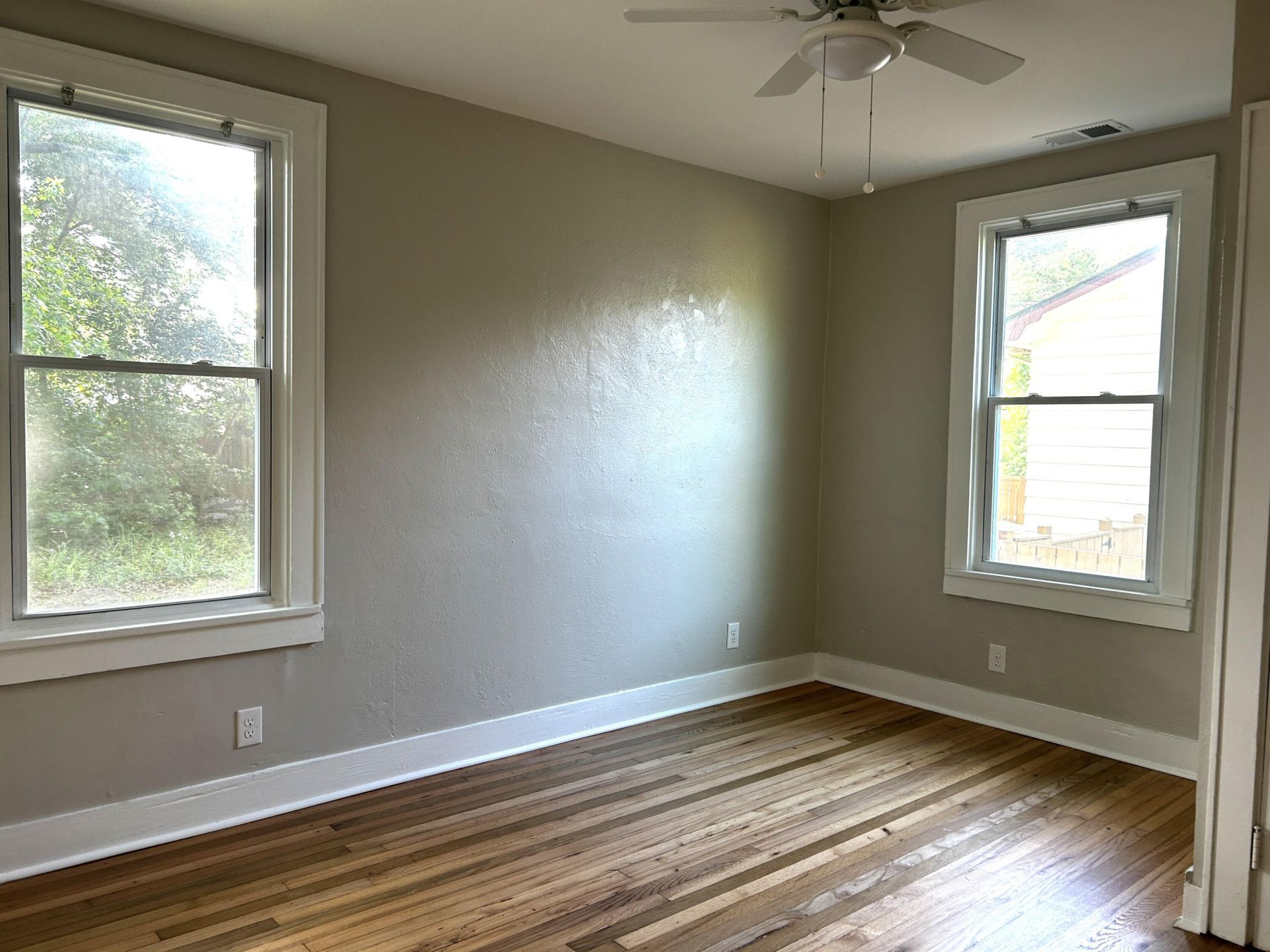 2319 Kent Avenue Photo 10