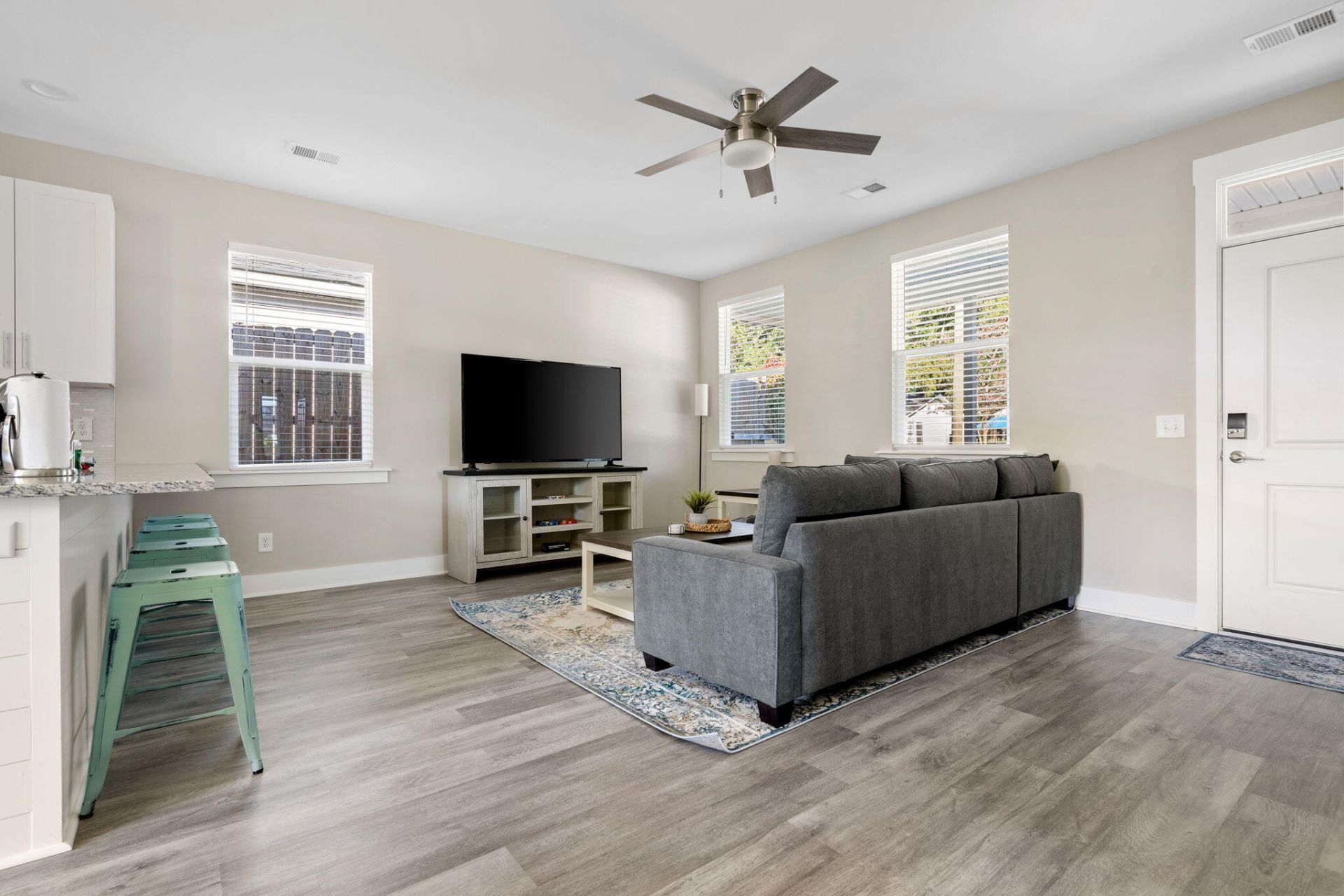2664 Harvey Avenue Photo 4