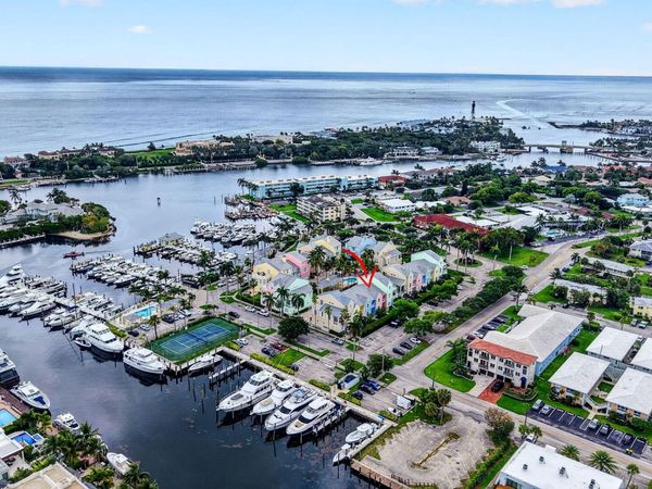 2860 Marina Circle, Lighthouse Point, FL 33064