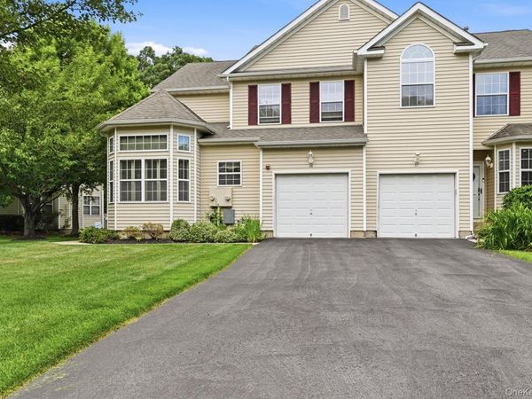 36 Cranberry Circle, Medford, NY 11763
