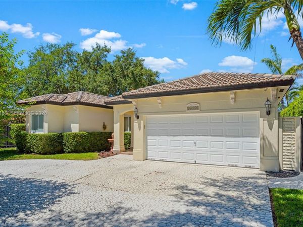 16238 NW 91st Ave , Miami Lakes, FL 33018