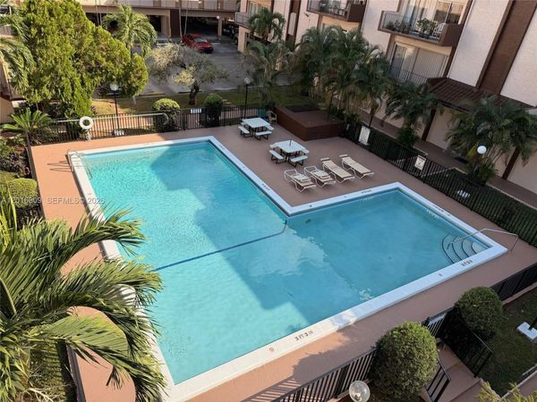 1950 W 54th St , Unit 413, Hialeah, FL 33012