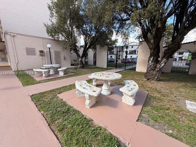 1950 W 54th St, Unit 413, Hialeah, FL 33012 Photo