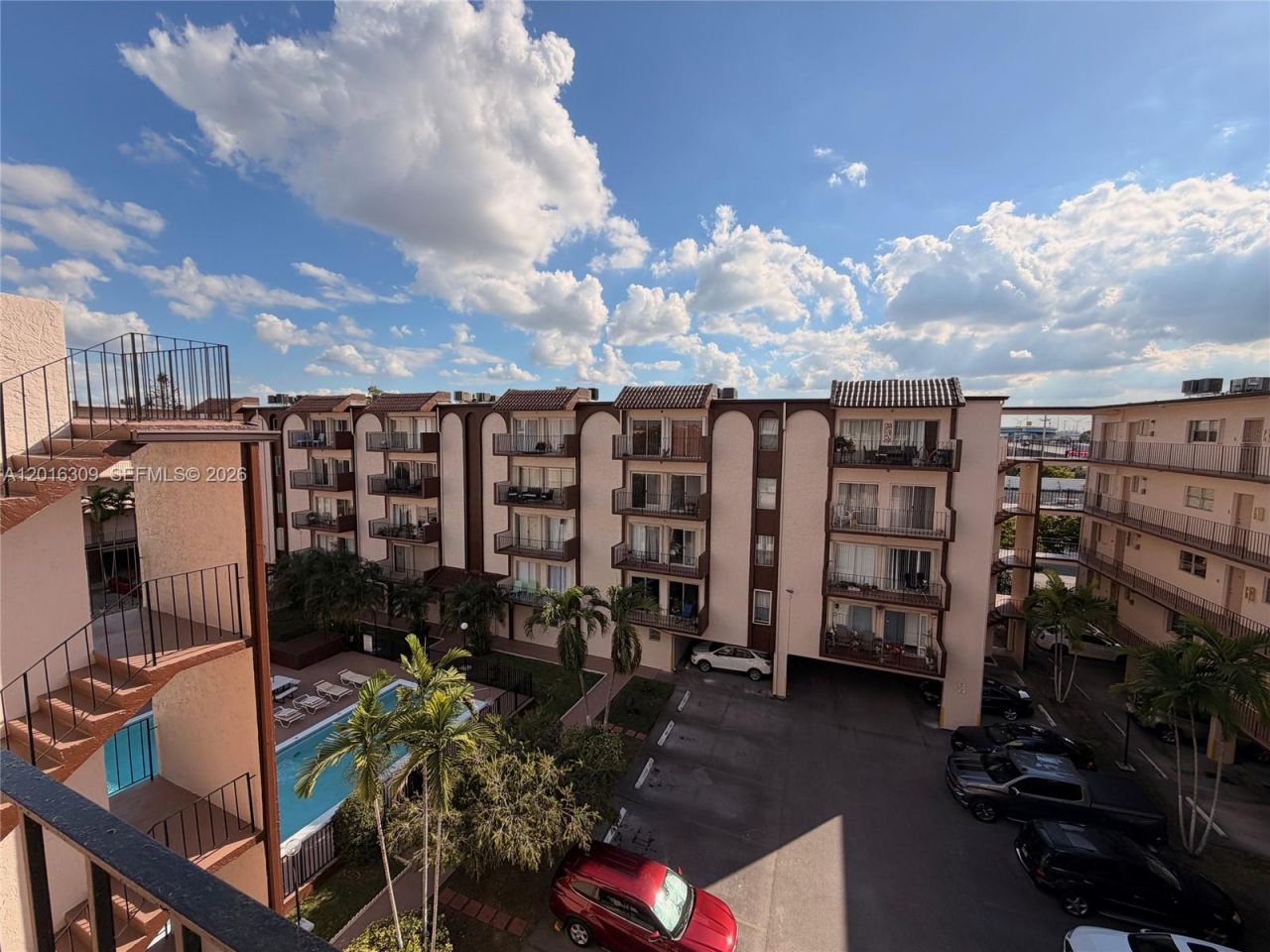 1950 W 54th St, Unit 413, Hialeah, FL 33012 Photo