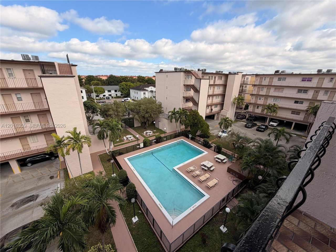 1950 W 54th St, Unit 413, Hialeah, FL 33012 Photo